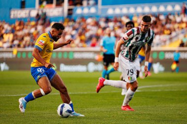 Rafik Guitane ve Atanas Chernev, Liga Portekiz maçı sırasında GD Estoril Praia ve CF Estrela Amadora (Maciej Rogowski)