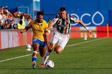 Rafik Guitane ve Atanas Chernev, Liga Portekiz maçı sırasında GD Estoril Praia ve CF Estrela Amadora (Maciej Rogowski)