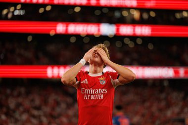 Andreas Schjelderup, Şampiyonlar Ligi üçüncü tur eleme maçında SL Benfica ve OGC Nice (Maciej Rogowski) arasında görüldü.)