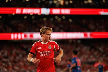 Andreas Schjelderup, Şampiyonlar Ligi üçüncü tur eleme maçında SL Benfica ve OGC Nice (Maciej Rogowski) arasında görüldü.)