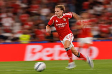 Andreas Schjelderup, Şampiyonlar Ligi üçüncü tur eleme maçında SL Benfica ve OGC Nice (Maciej Rogowski) arasında görüldü.)