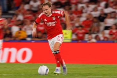 Andreas Schjelderup, Şampiyonlar Ligi üçüncü tur eleme maçında SL Benfica ve OGC Nice (Maciej Rogowski) arasında görüldü.)