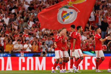 Benfica oyuncuları, SL Benfica ve OGC Nice (Maciej Rogowski) arasında oynanan Şampiyonlar Ligi üçüncü tur eleme maçında Andreas Schjelderup 'tan gol üstüne gol atarken görüldü.)