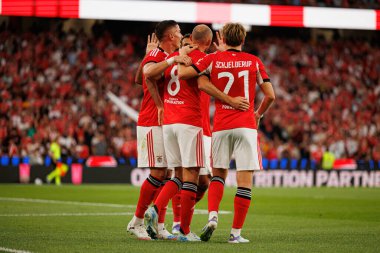 Franjo İvanoviç, Fredrik Aursnes ve Andreas Schjelderup SL Benfica ve OGC Nice (Maciej Rogowski) arasında oynanan Şampiyonlar Ligi üçüncü tur eleme maçında gol attıktan sonra kutlama yaparken görüldü.)