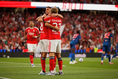 Franjo İvanoviç, Fredrik Aursnes ve Andreas Schjelderup SL Benfica ve OGC Nice (Maciej Rogowski) arasında oynanan Şampiyonlar Ligi üçüncü tur eleme maçında gol attıktan sonra kutlama yaparken görüldü.)