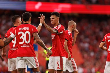 Benfica 'nın oyuncuları Şampiyonlar Ligi üçüncü tur eleme maçında Fredrik Aursnes' ten gol üstüne gol atarken SL Benfica ve OGC Nice (Maciej Rogowski)