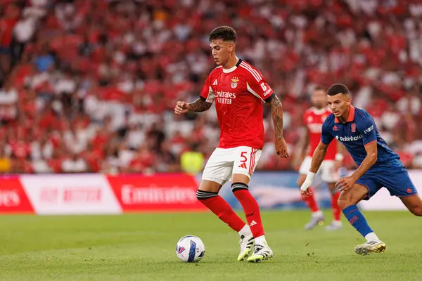 Enzo Barrenechea Şampiyonlar Ligi üçüncü tur eleme maçında SL Benfica ve OGC Nice (Maciej Rogowski) arasında görüldü.)