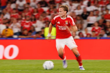 Andreas Schjelderup, Şampiyonlar Ligi üçüncü tur eleme maçında SL Benfica ve OGC Nice (Maciej Rogowski) arasında görüldü.)