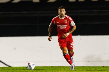 Nicolas Otamendi, Liga Portekiz maçı sırasında Estrela Amadora ve SL Benfica takımları arasında Estadio Jose Gomes 'de (Maciej Rogowski)