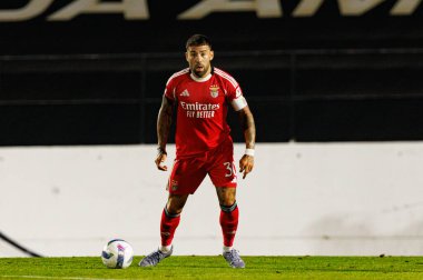 Nicolas Otamendi, Liga Portekiz maçı sırasında Estrela Amadora ve SL Benfica takımları arasında Estadio Jose Gomes 'de (Maciej Rogowski)