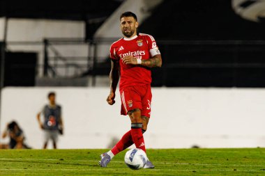 Nicolas Otamendi, Liga Portekiz maçı sırasında Estrela Amadora ve SL Benfica takımları arasında Estadio Jose Gomes 'de (Maciej Rogowski)