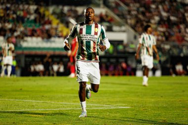 Sidny Lopes Cabral, Liga Portekiz maçı sırasında Estrela Amadora ve SL Benfica takımları arasında Estadio Jose Gomes 'de (Maciej Rogowski)