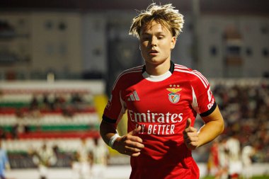 Andreas Schjelderup, Liga Portekiz maçı sırasında Estrela Amadora ve SL Benfica takımları arasında Estadio Jose Gomes (Maciej Rogowski)