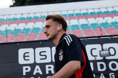 Kerem Akturkoglu, Liga Portekiz maçı sırasında Estrela Amadora ve SL Benfica takımları arasında Estadio Jose Gomes 'de (Maciej Rogowski)