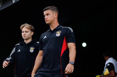 Andreas Schjelderup ve Samuel Dahl, Liga Portekiz maçı sırasında Estrela Amadora ve SL Benfica takımları arasında Estadio Jose Gomes (Maciej Rogowski)