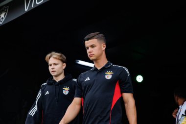 Andreas Schjelderup ve Samuel Dahl, Liga Portekiz maçı sırasında Estrela Amadora ve SL Benfica takımları arasında Estadio Jose Gomes (Maciej Rogowski)