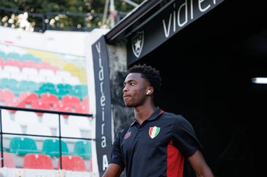 Joao Moises Gastao, Liga Portekiz maçı sırasında Estrela Amadora ve SL Benfica takımları arasında Estadio Jose Gomes 'de (Maciej Rogowski)