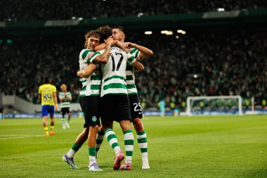 Ricardo Mangas, Francisco Trincao ve Goncalo Inacio, Estadio Jose Alvalade (Maciej Rogowski) takımları arasında Liga Portekiz maçında attıkları golün ardından kutlama yaparken görüldü.)