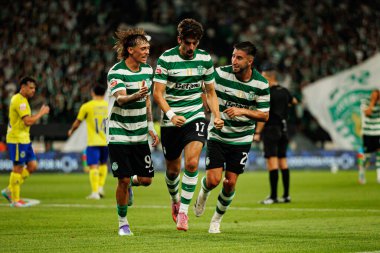 Ricardo Mangas, Francisco Trincao ve Goncalo Inacio, Estadio Jose Alvalade (Maciej Rogowski) takımları arasında Liga Portekiz maçında attıkları golün ardından kutlama yaparken görüldü.)