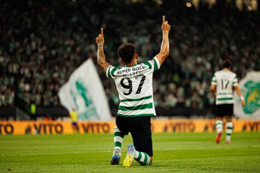 Luis Suarez, Liga Portekiz maçında Estadio Jose Alvalade (Maciej Rogowski) takımları arasında attığı golü kutlarken görüldü.)