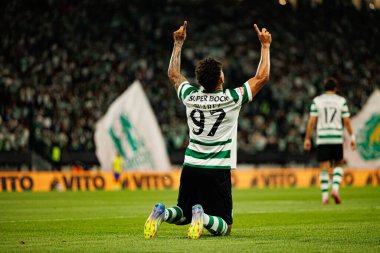 Luis Suarez, Liga Portekiz maçında Estadio Jose Alvalade (Maciej Rogowski) takımları arasında attığı golü kutlarken görüldü.)