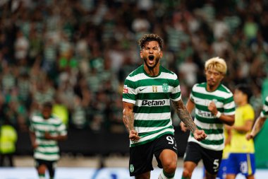 Luis Suarez, Liga Portekiz maçında Estadio Jose Alvalade (Maciej Rogowski) takımları arasında attığı golü kutlarken görüldü.)