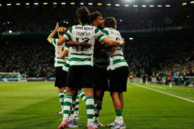 Sporcu Oyuncuları, Liga Portekiz 'deki Liga CP ve FC Arouca takımlarının Estadio Jose Alvalade (Maciej Rogowski) maçlarında Ricardo Mangas' tan gol üstüne gol atarken görüldü.)