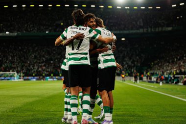 Sporcu Oyuncuları, Liga Portekiz 'deki Liga CP ve FC Arouca takımlarının Estadio Jose Alvalade (Maciej Rogowski) maçlarında Ricardo Mangas' tan gol üstüne gol atarken görüldü.)