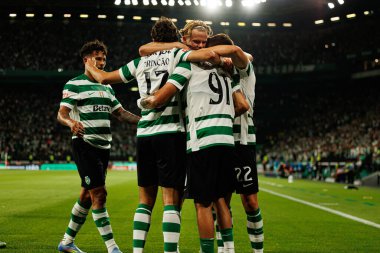 Sporcu Oyuncuları, Liga Portekiz 'deki Liga CP ve FC Arouca takımlarının Estadio Jose Alvalade (Maciej Rogowski) maçlarında Ricardo Mangas' tan gol üstüne gol atarken görüldü.)