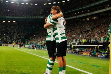 Sporcu Oyuncuları, Liga Portekiz 'deki Liga CP ve FC Arouca takımlarının Estadio Jose Alvalade (Maciej Rogowski) maçlarında Ricardo Mangas' tan gol üstüne gol atarken görüldü.)