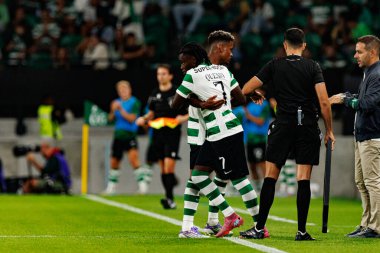 Cin Catamo ve Geovany Quenda, Liga Portekiz maçı sırasında Estadio Jose Alvalade 'de (Maciej Rogowski) Sporting CP ve FC Arouca takımları arasında görüldü.)