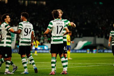 Francisco Trincao ve Morten Hjulmand, Estadio Jose Alvalade 'de (Maciej Rogowski) oynayan Sporting CP ve FC Arouca takımları arasında oynanan Liga Portekiz maçında gol attıktan sonra kutlama yaparken görüldü.)