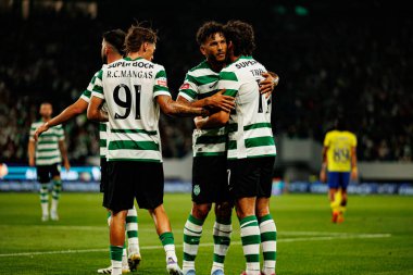 Ricardo Mangas, Francisco Trincao ve Luis Suarez, Liga Portekiz maçında Estadio Jose Alvalade (Maciej Rogowski) takımları arasında attıkları gol sonucu kutlama yaparken görüldü.)