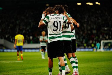 Ricardo Mangas, Francisco Trincao ve Goncalo Inacio, Estadio Jose Alvalade (Maciej Rogowski) takımları arasında Liga Portekiz maçında attıkları golün ardından kutlama yaparken görüldü.)