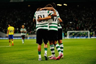 Ricardo Mangas, Francisco Trincao ve Goncalo Inacio, Estadio Jose Alvalade (Maciej Rogowski) takımları arasında Liga Portekiz maçında attıkları golün ardından kutlama yaparken görüldü.)
