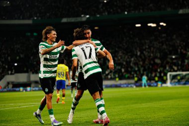 Ricardo Mangas, Francisco Trincao ve Goncalo Inacio, Estadio Jose Alvalade (Maciej Rogowski) takımları arasında Liga Portekiz maçında attıkları golün ardından kutlama yaparken görüldü.)
