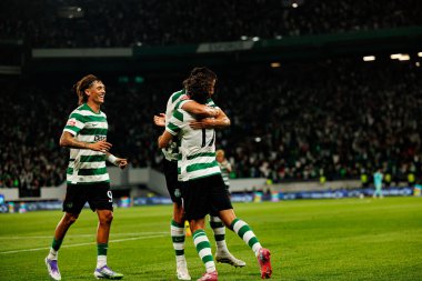 Ricardo Mangas, Francisco Trincao ve Goncalo Inacio, Estadio Jose Alvalade (Maciej Rogowski) takımları arasında Liga Portekiz maçında attıkları golün ardından kutlama yaparken görüldü.)