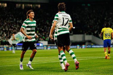 Ricardo Mangas, Francisco Trincao ve Goncalo Inacio, Estadio Jose Alvalade (Maciej Rogowski) takımları arasında Liga Portekiz maçında attıkları golün ardından kutlama yaparken görüldü.)