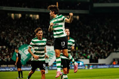 Ricardo Mangas, Francisco Trincao ve Goncalo Inacio, Estadio Jose Alvalade (Maciej Rogowski) takımları arasında Liga Portekiz maçında attıkları golün ardından kutlama yaparken görüldü.)