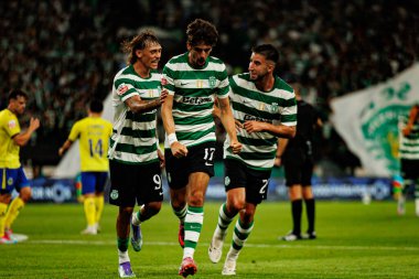 Ricardo Mangas, Francisco Trincao ve Goncalo Inacio, Estadio Jose Alvalade (Maciej Rogowski) takımları arasında Liga Portekiz maçında attıkları golün ardından kutlama yaparken görüldü.)