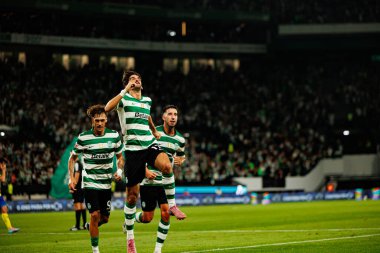 Ricardo Mangas, Francisco Trincao ve Goncalo Inacio, Estadio Jose Alvalade (Maciej Rogowski) takımları arasında Liga Portekiz maçında attıkları golün ardından kutlama yaparken görüldü.)