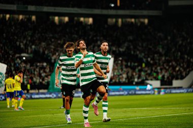 Ricardo Mangas, Francisco Trincao ve Goncalo Inacio, Estadio Jose Alvalade (Maciej Rogowski) takımları arasında Liga Portekiz maçında attıkları golün ardından kutlama yaparken görüldü.)