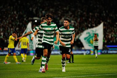 Ricardo Mangas, Francisco Trincao ve Goncalo Inacio, Estadio Jose Alvalade (Maciej Rogowski) takımları arasında Liga Portekiz maçında attıkları golün ardından kutlama yaparken görüldü.)