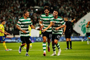 Ricardo Mangas, Francisco Trincao ve Goncalo Inacio, Estadio Jose Alvalade (Maciej Rogowski) takımları arasında Liga Portekiz maçında attıkları golün ardından kutlama yaparken görüldü.)