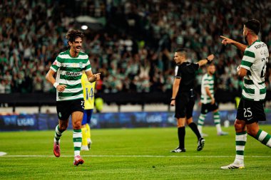 Francisco Trincao, Liga Portekiz maçında Estadio Jose Alvalade (Maciej Rogowski) takımları arasında attığı golü kutlarken görüldü.)