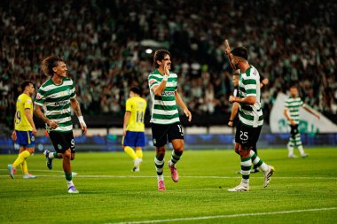 Ricardo Mangas, Francisco Trincao ve Goncalo Inacio, Estadio Jose Alvalade (Maciej Rogowski) takımları arasında Liga Portekiz maçında attıkları golün ardından kutlama yaparken görüldü.)