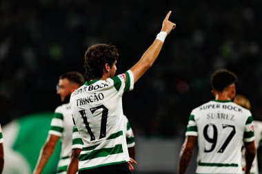 Francisco Trincao, Liga Portekiz maçında Estadio Jose Alvalade (Maciej Rogowski) takımları arasında attığı golü kutlarken görüldü.)