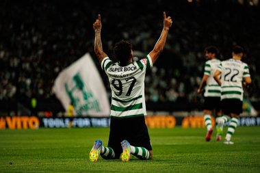 Luis Suarez, Liga Portekiz maçında Estadio Jose Alvalade (Maciej Rogowski) takımları arasında attığı golü kutlarken görüldü.)