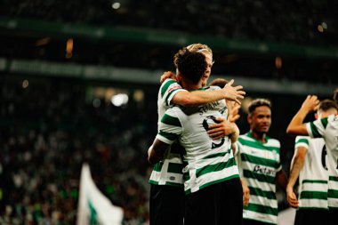 Sporcu Oyuncuları Liga Portekiz maçında Luis Suarez 'in attığı gol üstüne gol sonrasında Estadio Jose Alvalade' de (Maciej Rogowski) Sporting CP ve FC Arouca takımları arasında kutlanıyor.)