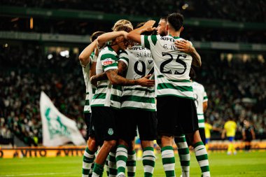 Sporcu Oyuncuları Liga Portekiz maçında Luis Suarez 'in attığı gol üstüne gol sonrasında Estadio Jose Alvalade' de (Maciej Rogowski) Sporting CP ve FC Arouca takımları arasında kutlanıyor.)